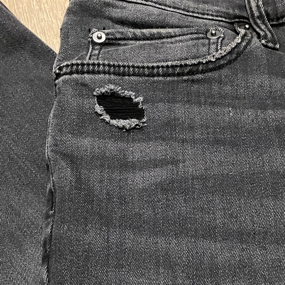 Like New - Men’s black washed jeans with slight distressing - Picture 4 of 7